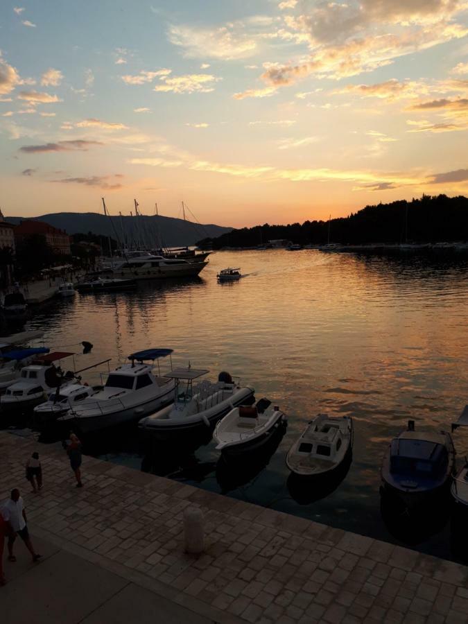 House At The Seafront Appartement Stari Grad  Buitenkant foto