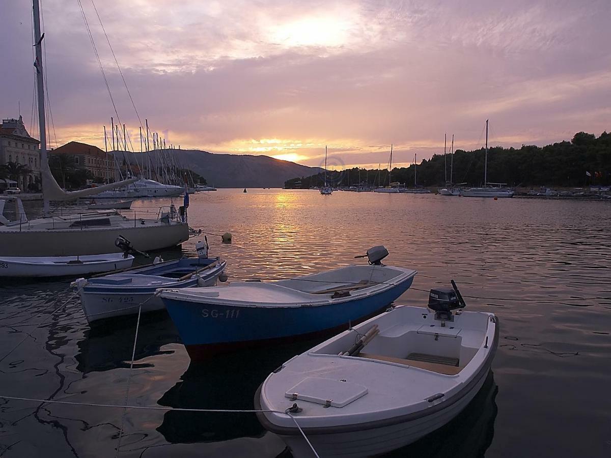 House At The Seafront Appartement Stari Grad  Buitenkant foto