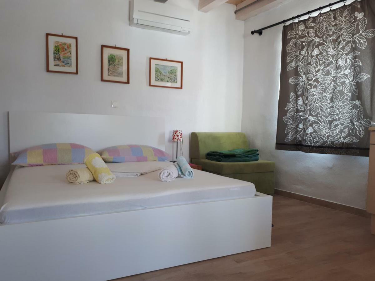 House At The Seafront Appartement Stari Grad  Buitenkant foto